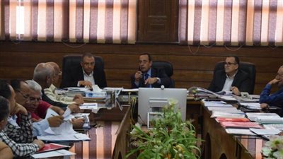 محافظ شمال سيناء يؤكد تشجيع الاستثمار فى سيناء 