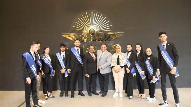 طلاب أقسام اللغة