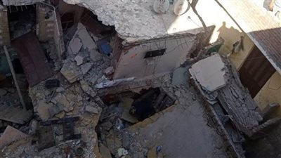 انهيار عقار مكون من 4 طوابق بإمبابة .. ومحاولات لإنقاذ السكان