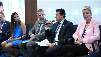 وزير الشباب يشهد جلسة 