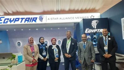 إقبال المشاركين على جناح مصر للطيران بالمنطقة الخضراء والمنطقة الزرقاء بمؤتمر COP27