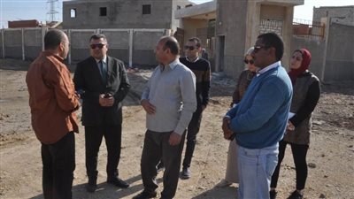 سكرتير عام بني سويف يتفقد أماكن مقترحة لجراج سيارات مشروع النقل الجماعي