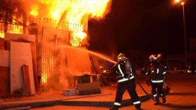 إصابة 3 أشخاص في حريق مصنع 