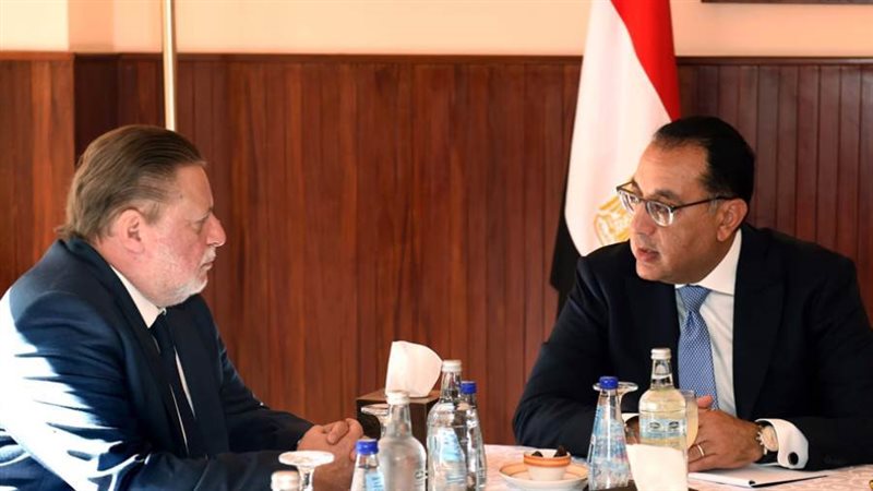 رئيس الوزراء يبحث