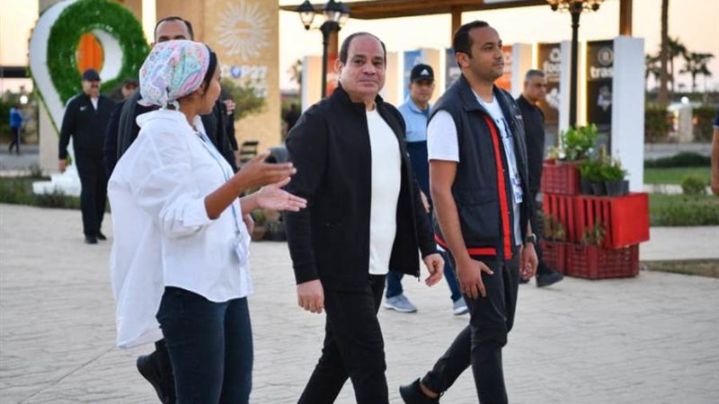 الرئيس خلال الجولة