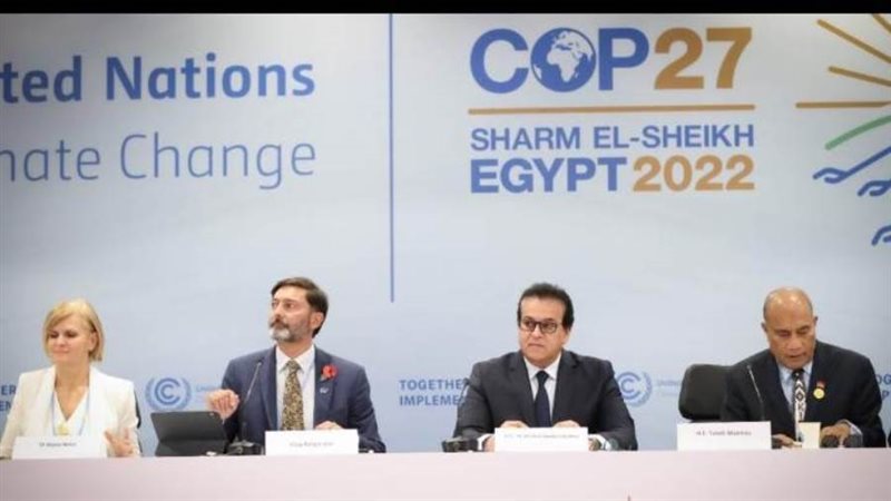 وزير الصحة في مؤتمر