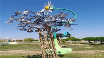 تصميم أشجار من مواد معاد تدويرها بـ