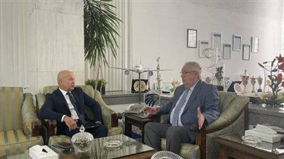 رئيس مصر للطيران يبحث مع أمين عام «الأكو» دور صناعة الطيران في تحقيق التنمية المستدامة