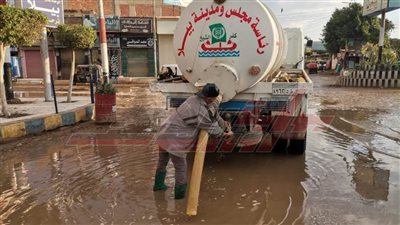 استمرار رفع حالة الطوارئ وكسح مياه من شوارع كفر الشيخ   