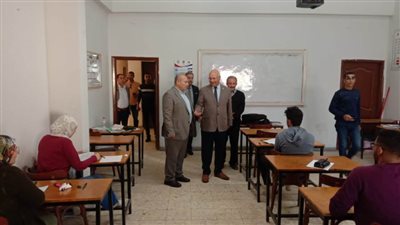 رئيس جامعة بنها فى جولة لـ7 كليات لتفقد الامتحانات وسير العملية التعليمية 