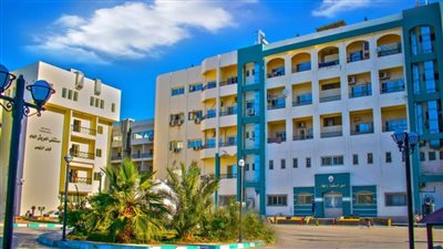 13 طبيبا وطبيبة من 4 جامعات ينفذون بروتوكول التعاون الطبي في مستشفى العريش العام