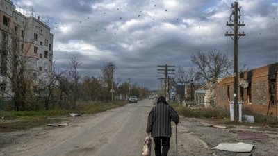 أوكرانيا: سلطات مدينة خيرسون فرضت حظراً للتجول لضمان سلامة السكان