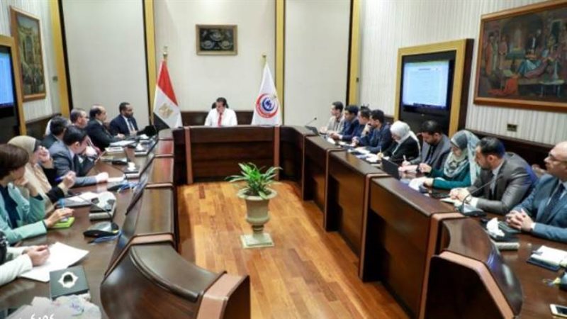 اجتماع وزير الصحة