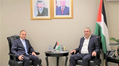 لقاء رئيس البعثة المصرية برام الله مع وزير الشؤون المدنية الفلسطينية