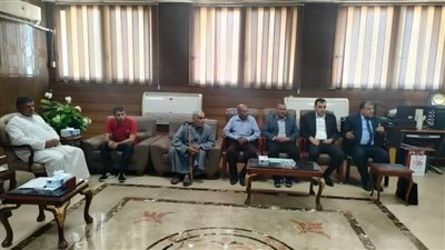 محافظ شمال سيناء يلتقى صيادى البحر بالعريش لبحث مطالبهم 