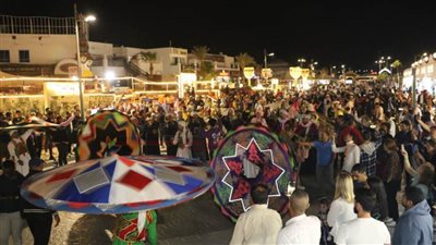 فرقة النفيخة تستحوذ على إعجاب جمهور المنطقة الخضراء.. وتفاعل مع فرق الفنون الشعبية