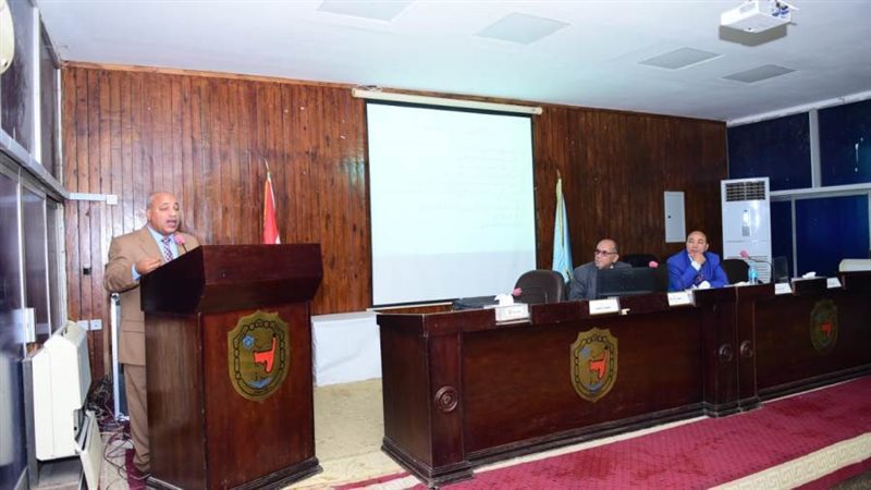 جانب من الندوه