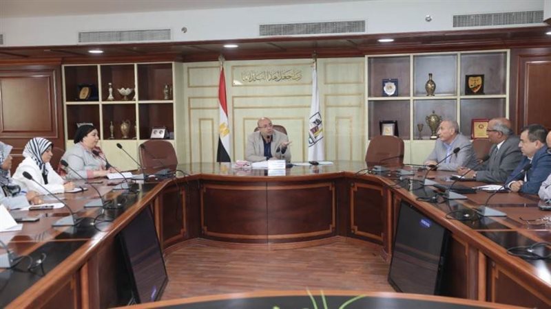 اجتماعات محافظ بنى