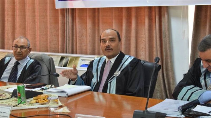 خلال مناقشة رسالة