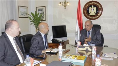 وزير قطاع الأعمال يبحث مع وفد شركة 
