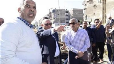 محافظ بوسعيد يتفقد أعمال تطوير مناطق خالد بن الوليد وعمر بن الخطاب بالزهور