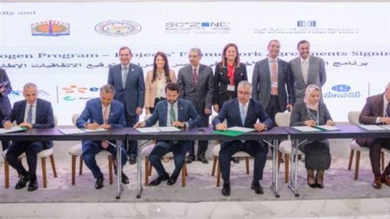 توقيع العقود