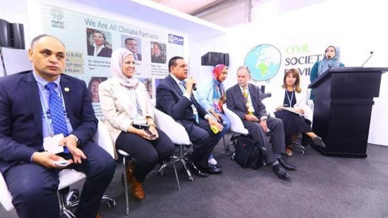 آمنة يتحدث خلال الجلسة