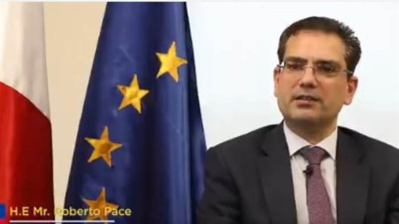 روبيرتو بيس سفير