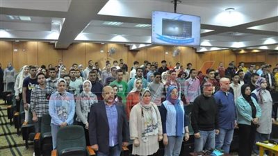 ندوة بكلية التجارة لتعزيز جهود العمل التطوعي ضمن 