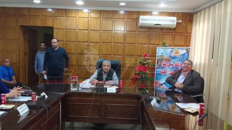 خلال الاجتماع