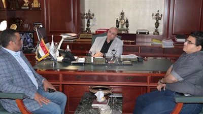 محافظ بني سويف يلتقى مدير الطب البيطري الجديد 