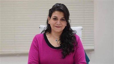 أول طبيبة تستخدم التنويم بالإيحاء للتخلص من الخوف بعيادات الأسنان 