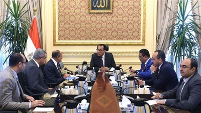  رئيس الوزراء يؤكد أهمية استمرار العمل وبذل كل الجهود الممكنة من أجل تقديم برامج تحفيزية في قطاع الطيران