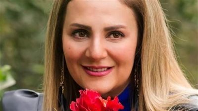 رانيا محمود ياسين عن الصلاة على السجادة الحمراء: مظهر متحضر 