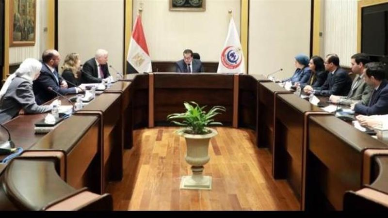 اجتماع وزير الصحة