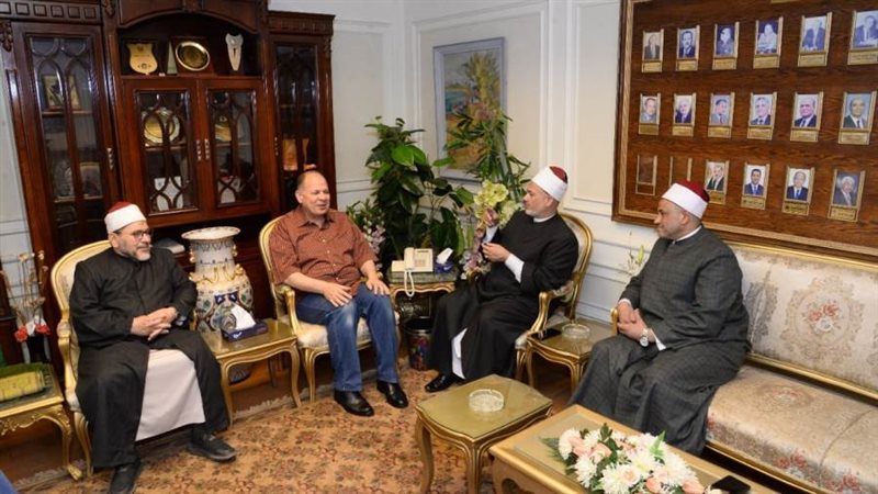 محافظ أسيوط يلتقي