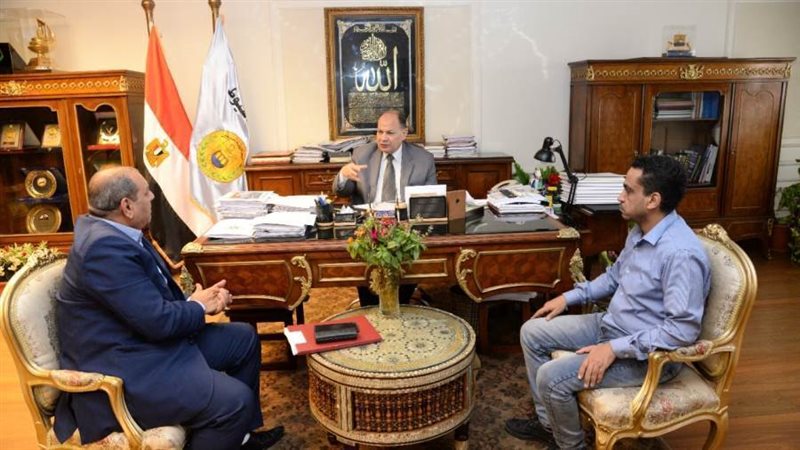 محافظ أسيوط يلتقي