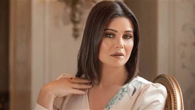 يسرا اللوزي: لا أشاهد أعمالي وهذه تفاصيل أول لقاء مع يوسف شاهين   