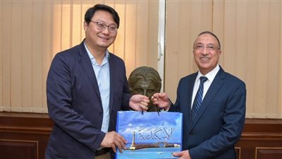 محافظ الإسكندرية يبحث مع وفد صيني سبل التعاون في مجالات الطاقة المتجددة