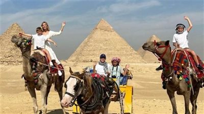 إيفانكا ترامب تحتفي بزياراتها للأهرامات مع أسرتها - صور