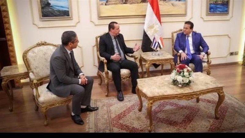 وزير الصحة مع نظيره