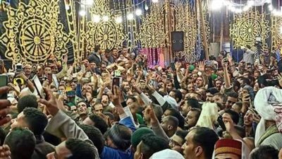 احتشاد الآلاف في احتفالات الليلة الختامية لمولد سيدنا الحسين