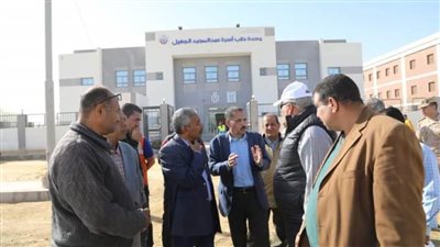 محافظ الوادي الجديد يتفقد مشروعات حياة كريمة بالفرافرة 