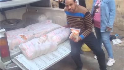 تموين العجمى تضبط سكرًا تموينيًا           