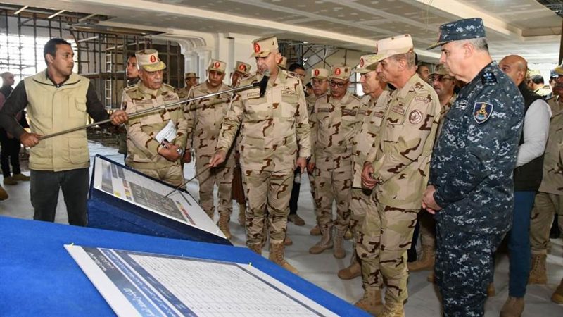 وزير الدفاع يتفقد