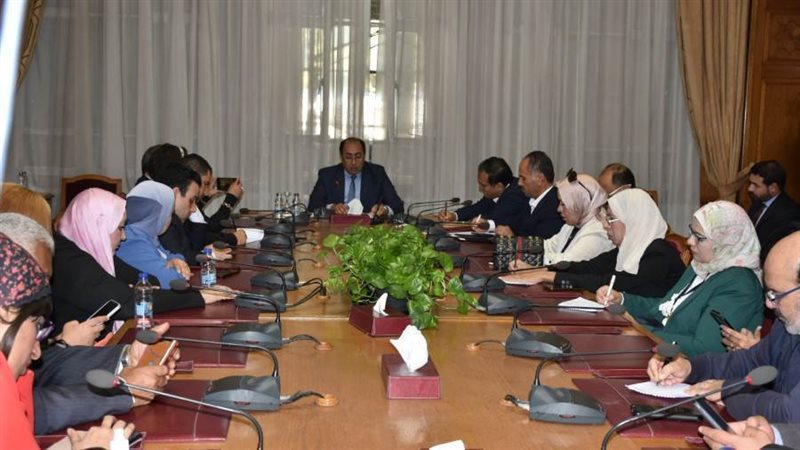 السفير حسام زكي اثناء