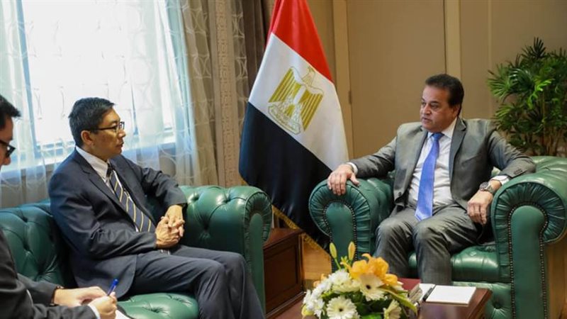 وزير الصحة خلال الاجتماع