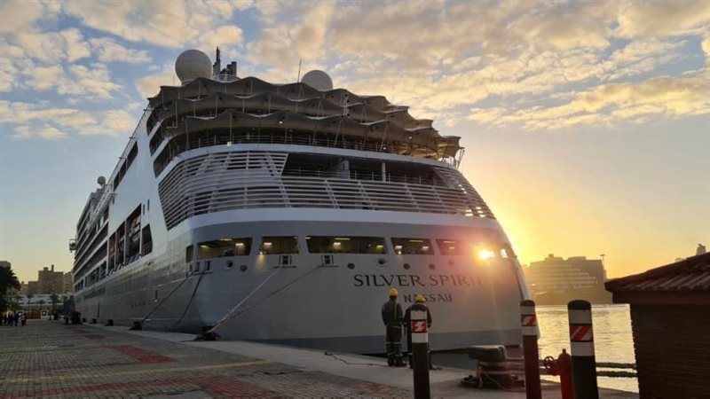 الباخره السياحية