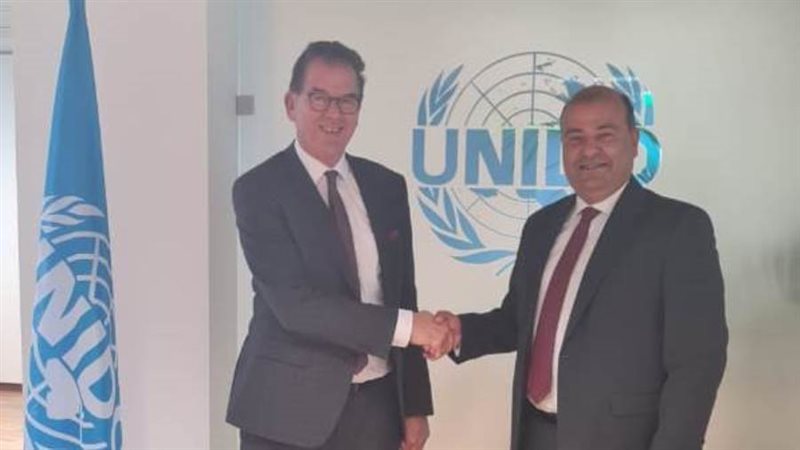 خالد حنفي ومدير عام