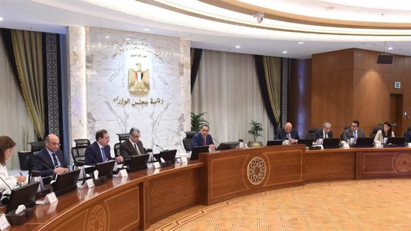 رئيس الوزراء يشيد